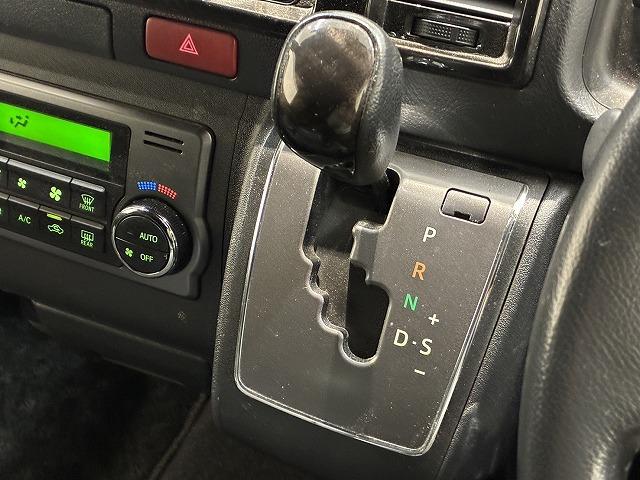 ハイエースバン スーパーＧＬダークプライム２　フローティングナビ　バックカメラ　モデリスタエアロ　衝突軽減ブレーキ　車線逸脱防止　助手席エアバック　ＡＣ１００Ｖ　オートハイビーム　オートライト　オートエアコン　プッシュスタート　フルセグテレビ（58枚目）