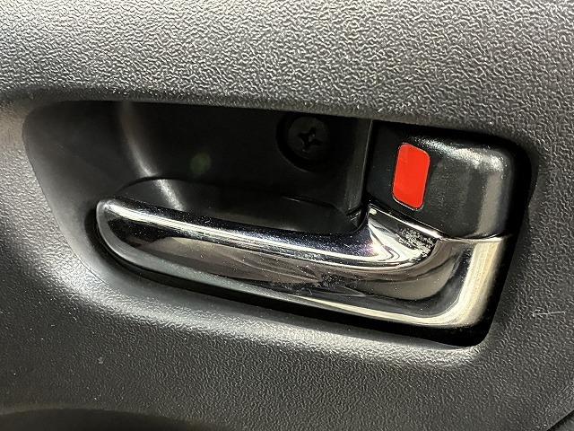 ハイエースバン スーパーＧＬダークプライム２　フローティングナビ　バックカメラ　モデリスタエアロ　衝突軽減ブレーキ　車線逸脱防止　助手席エアバック　ＡＣ１００Ｖ　オートハイビーム　オートライト　オートエアコン　プッシュスタート　フルセグテレビ（69枚目）