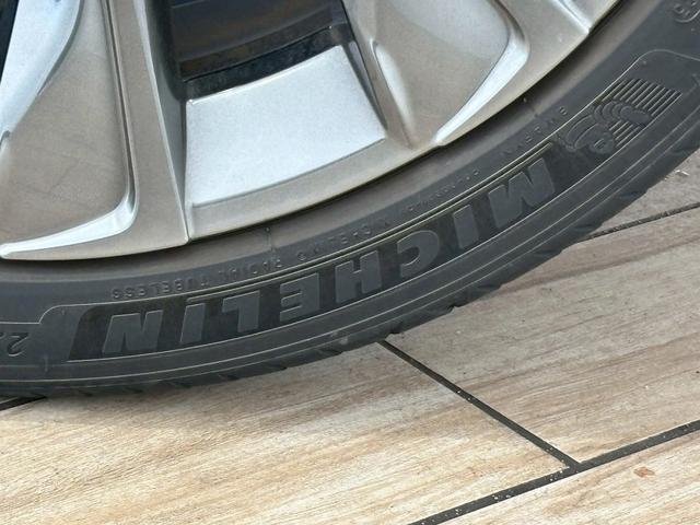 クラウンクロスオーバー Ｇ　“Ｌｅａｔｈｅｒ　Ｐａｃｋａｇｅ”　純正ナビ　パノラミックビューモニター　レーダークルーズコントロール　シートメモリー　パワーシート　ブラインドスポットモニター　シートヒーター　シートクーラー　電動リアゲート　オートハイビーム（63枚目）