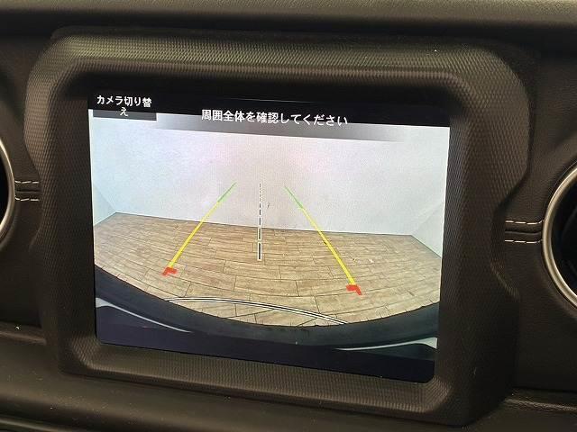 ジープ・ラングラーアンリミテッド Ｕｎｌｉｍｉｔｅｄ　Ｓａｈａｒａ　２．０スカイワンタッチパワ　スカイタッチパワートップ　レーダークルーズ　フルセグ　Ｂカメラ　衝突軽減ブレーキ　ＬＥＤライト　ＥＴＣ　禁煙車　スマートキー　シートヒーター（4枚目）