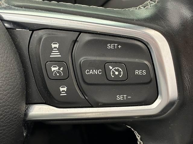 ジープ・ラングラーアンリミテッド Ｕｎｌｉｍｉｔｅｄ　Ｓａｈａｒａ　２．０スカイワンタッチパワ　スカイタッチパワートップ　レーダークルーズ　フルセグ　Ｂカメラ　衝突軽減ブレーキ　ＬＥＤライト　ＥＴＣ　禁煙車　スマートキー　シートヒーター（6枚目）