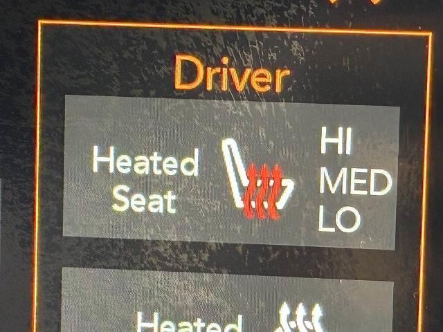 ジープ・ラングラーアンリミテッド Ｕｎｌｉｍｉｔｅｄ　Ｓａｈａｒａ　２．０スカイワンタッチパワ　スカイタッチパワートップ　レーダークルーズ　フルセグ　Ｂカメラ　衝突軽減ブレーキ　ＬＥＤライト　ＥＴＣ　禁煙車　スマートキー　シートヒーター（7枚目）