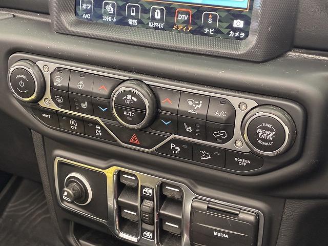 ジープ・ラングラーアンリミテッド Ｕｎｌｉｍｉｔｅｄ　Ｓａｈａｒａ　２．０スカイワンタッチパワ　スカイタッチパワートップ　レーダークルーズ　フルセグ　Ｂカメラ　衝突軽減ブレーキ　ＬＥＤライト　ＥＴＣ　禁煙車　スマートキー　シートヒーター（52枚目）