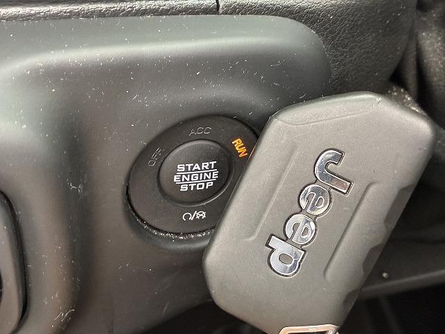 ジープ・ラングラーアンリミテッド Ｕｎｌｉｍｉｔｅｄ　Ｓａｈａｒａ　２．０スカイワンタッチパワ　スカイタッチパワートップ　レーダークルーズ　フルセグ　Ｂカメラ　衝突軽減ブレーキ　ＬＥＤライト　ＥＴＣ　禁煙車　スマートキー　シートヒーター（57枚目）