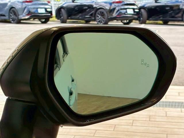 シエンタ Ｚ　純正ナビ　パノラミックビューモニター　レーダークルーズコントロール　両側電動スライドドア　ブラインドスポットモニター　シートヒーター　ステアリングヒーター　オートハイビーム　スマートキー（7枚目）