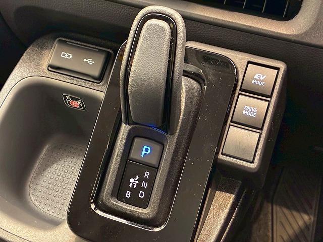 シエンタ Ｚ　純正ナビ　パノラミックビューモニター　レーダークルーズコントロール　両側電動スライドドア　ブラインドスポットモニター　シートヒーター　ステアリングヒーター　オートハイビーム　スマートキー（24枚目）