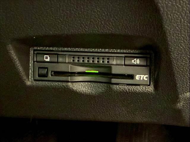 プリウス S “ツーリングセレクション” 純正ナビ バックカメラ レーダークルーズコントロール 衝突軽減ブレーキ 車線逸脱防止 オートハイビーム LEDヘッドライト フルセグテレビ Bluetooth接続 オートエアコン プッシュスタート(8枚目)