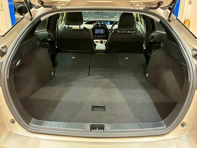 プリウス S “ツーリングセレクション” 純正ナビ バックカメラ レーダークルーズコントロール 衝突軽減ブレーキ 車線逸脱防止 オートハイビーム LEDヘッドライト フルセグテレビ Bluetooth接続 オートエアコン プッシュスタート(11枚目)