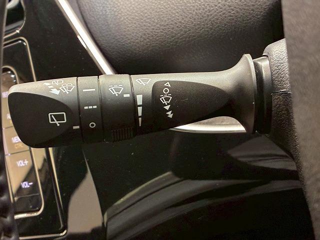 プリウス S “ツーリングセレクション” 純正ナビ バックカメラ レーダークルーズコントロール 衝突軽減ブレーキ 車線逸脱防止 オートハイビーム LEDヘッドライト フルセグテレビ Bluetooth接続 オートエアコン プッシュスタート(25枚目)