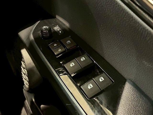 プリウス S “ツーリングセレクション” 純正ナビ バックカメラ レーダークルーズコントロール 衝突軽減ブレーキ 車線逸脱防止 オートハイビーム LEDヘッドライト フルセグテレビ Bluetooth接続 オートエアコン プッシュスタート(29枚目)