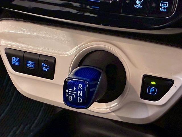 プリウス S “ツーリングセレクション” 純正ナビ バックカメラ レーダークルーズコントロール 衝突軽減ブレーキ 車線逸脱防止 オートハイビーム LEDヘッドライト フルセグテレビ Bluetooth接続 オートエアコン プッシュスタート(31枚目)