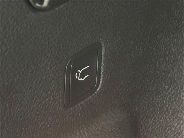 ジープ・コマンダー ロンジチュード 純正ナビ AppleCarPlay バックカメラ レーダークルーズコントロール ブラインドスポットモニター 電動リアゲート ハーフレザーシート ルーフレール 3列シート LEDヘッド 禁煙 盗難防止(7枚目)