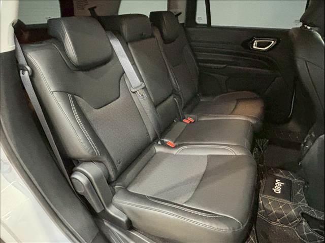 ジープ・コマンダー ロンジチュード 純正ナビ AppleCarPlay バックカメラ レーダークルーズコントロール ブラインドスポットモニター 電動リアゲート ハーフレザーシート ルーフレール 3列シート LEDヘッド 禁煙 盗難防止(10枚目)