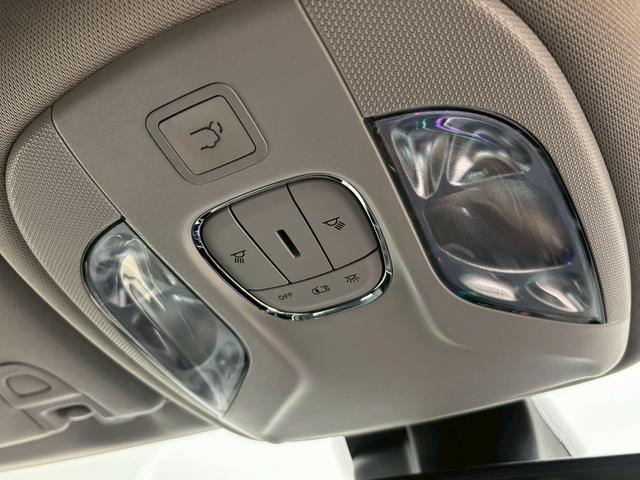 ジープ・コマンダー ロンジチュード 純正ナビ AppleCarPlay バックカメラ レーダークルーズコントロール ブラインドスポットモニター 電動リアゲート ハーフレザーシート ルーフレール 3列シート LEDヘッド 禁煙 盗難防止(22枚目)