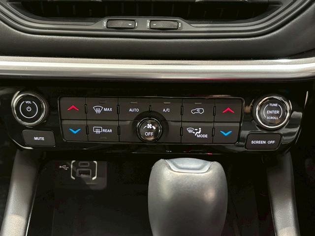 ジープ・コマンダー ロンジチュード 純正ナビ AppleCarPlay バックカメラ レーダークルーズコントロール ブラインドスポットモニター 電動リアゲート ハーフレザーシート ルーフレール 3列シート LEDヘッド 禁煙 盗難防止(30枚目)