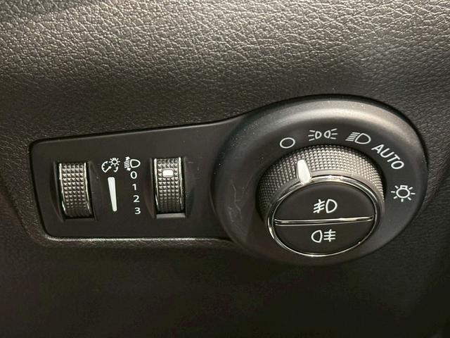 ジープ・コマンダー ロンジチュード 純正ナビ AppleCarPlay バックカメラ レーダークルーズコントロール ブラインドスポットモニター 電動リアゲート ハーフレザーシート ルーフレール 3列シート LEDヘッド 禁煙 盗難防止(36枚目)