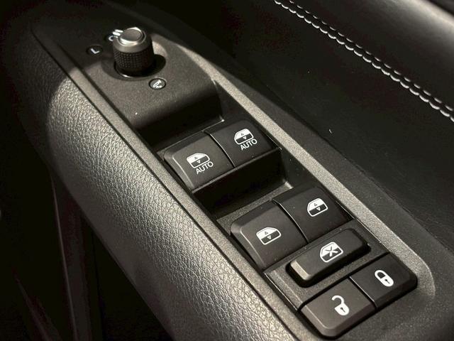 ジープ・コマンダー ロンジチュード 純正ナビ AppleCarPlay バックカメラ レーダークルーズコントロール ブラインドスポットモニター 電動リアゲート ハーフレザーシート ルーフレール 3列シート LEDヘッド 禁煙 盗難防止(37枚目)