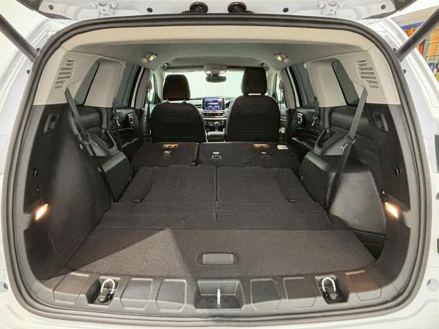 ジープ・コマンダー ロンジチュード 純正ナビ AppleCarPlay バックカメラ レーダークルーズコントロール ブラインドスポットモニター 電動リアゲート ハーフレザーシート ルーフレール 3列シート LEDヘッド 禁煙 盗難防止(51枚目)