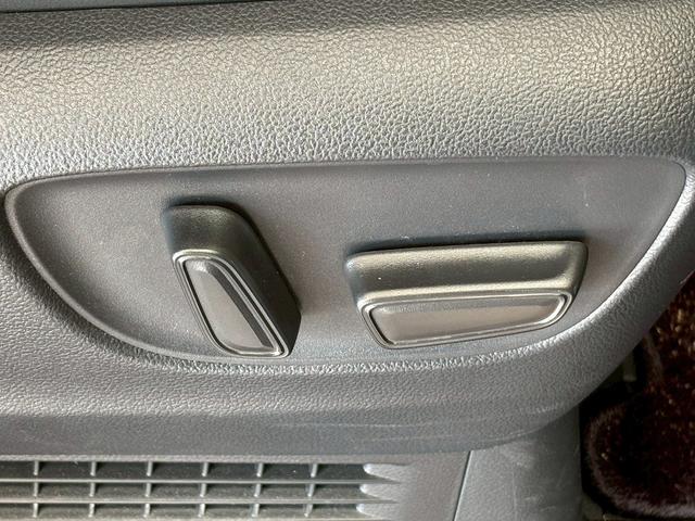 ヴェルファイアハイブリッド Z Premier ツインムーンルーフ 14型有機リアエンターテイメント パノラミックビューモニター デジタルインナーミラー ブラインドスポットモニター ヘッドアップディスプレイ 電動リアゲート シートメモリー(42枚目)