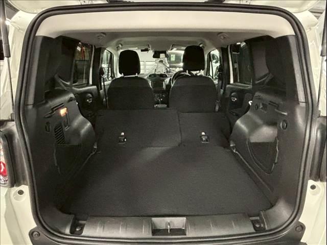 ジープ・レネゲード ナイトイーグル レーダークルーズコントロール AppleCarPlay バックカメラ クリアランスソナー 車線逸脱防止 ブラインドスポットモニター スマートキープッシュスタート Bluetooth接続可(11枚目)