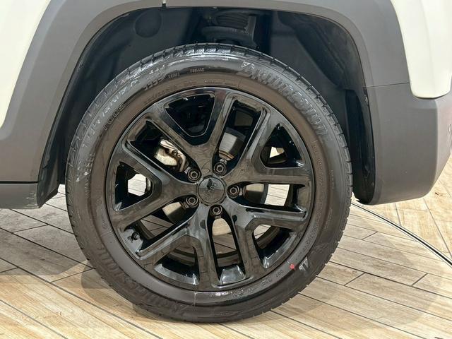 ジープ・レネゲード ナイトイーグル レーダークルーズコントロール AppleCarPlay バックカメラ クリアランスソナー 車線逸脱防止 ブラインドスポットモニター スマートキープッシュスタート Bluetooth接続可(55枚目)