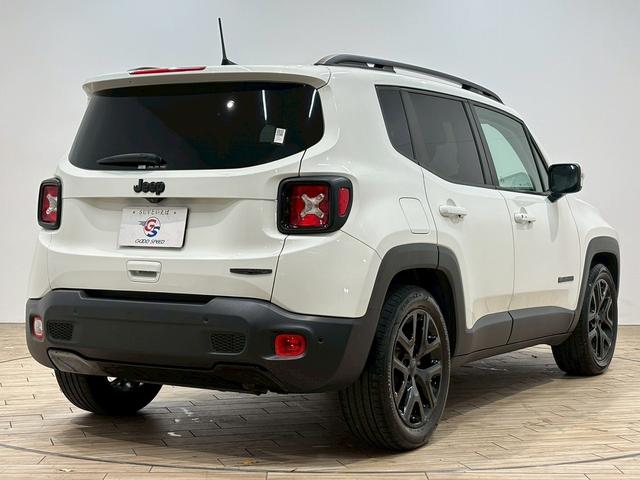 ジープ・レネゲード ナイトイーグル レーダークルーズコントロール AppleCarPlay バックカメラ クリアランスソナー 車線逸脱防止 ブラインドスポットモニター スマートキープッシュスタート Bluetooth接続可(64枚目)