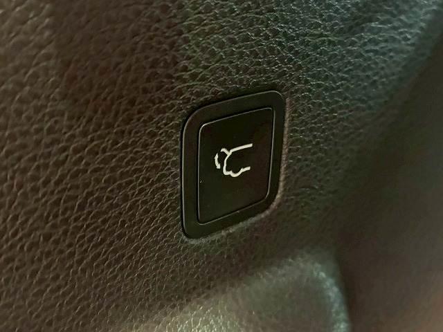 ジープ・コマンダー ロンジチュード 純正ナビ バックカメラ レーダークルーズコントロール 衝突軽減ブレーキ 車線逸脱防止 パーキングアシスト クリアランスソナー 電動リアゲート ブラインドスポットモニター(8枚目)