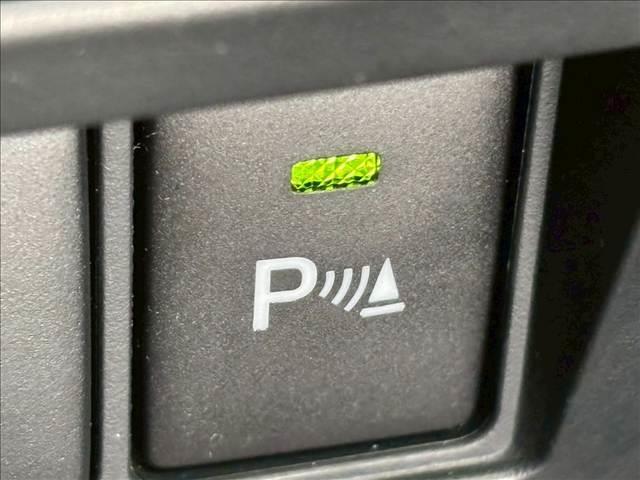 【クリアランスソナー】障害物との接近や距離を音やディスプレイ等で警告します。不慣れな駐車や安全を守ります。