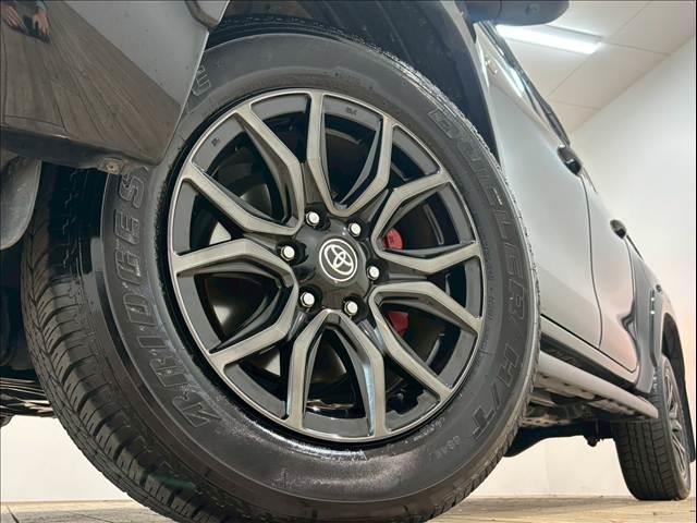 【純正１８インチＡＷ】装備です！また、当社では社外ＡＷやスタッドレスタイヤの販売も行っております！！