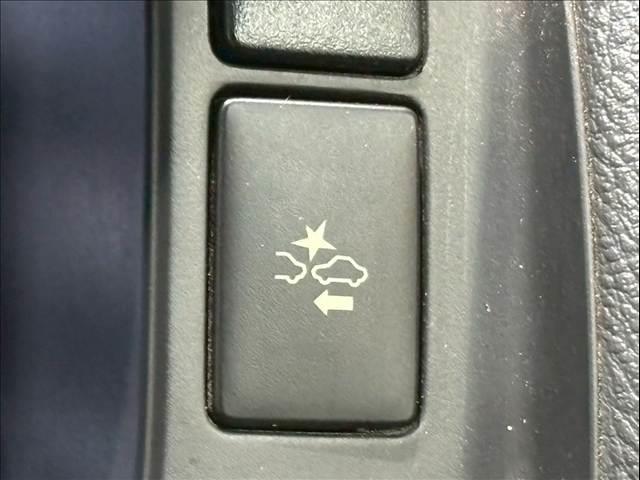 ハイエースワゴン ＧＬ　７インチナビ　パノラミックビューモニター　衝突軽減ブレーキ　車線逸脱防止　ＡＣ１００Ｖ　ＥＴＣ　オートハイビーム　スマートキー　プッシュスタート　オートエアコン　ＬＥＤヘッドライト（5枚目）