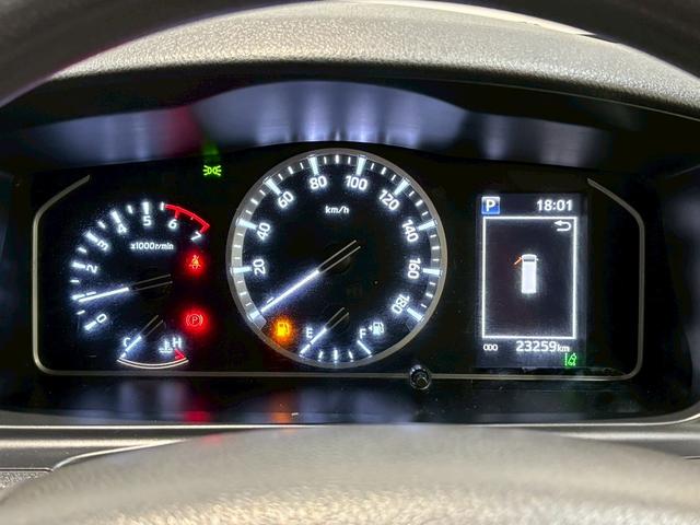 ハイエースワゴン ＧＬ　７インチナビ　パノラミックビューモニター　衝突軽減ブレーキ　車線逸脱防止　ＡＣ１００Ｖ　ＥＴＣ　オートハイビーム　スマートキー　プッシュスタート　オートエアコン　ＬＥＤヘッドライト（21枚目）