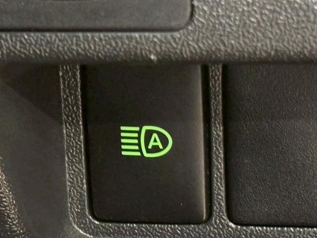 ハイエースワゴン ＧＬ　７インチナビ　パノラミックビューモニター　衝突軽減ブレーキ　車線逸脱防止　ＡＣ１００Ｖ　ＥＴＣ　オートハイビーム　スマートキー　プッシュスタート　オートエアコン　ＬＥＤヘッドライト（25枚目）