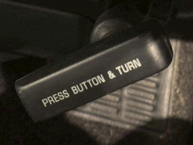 ハイエースワゴン ＧＬ　７インチナビ　パノラミックビューモニター　衝突軽減ブレーキ　車線逸脱防止　ＡＣ１００Ｖ　ＥＴＣ　オートハイビーム　スマートキー　プッシュスタート　オートエアコン　ＬＥＤヘッドライト（28枚目）