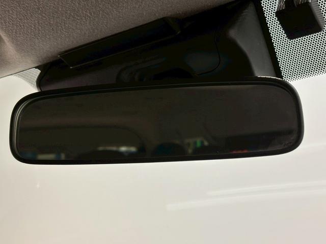 ハイエースワゴン ＧＬ　７インチナビ　パノラミックビューモニター　衝突軽減ブレーキ　車線逸脱防止　ＡＣ１００Ｖ　ＥＴＣ　オートハイビーム　スマートキー　プッシュスタート　オートエアコン　ＬＥＤヘッドライト（31枚目）