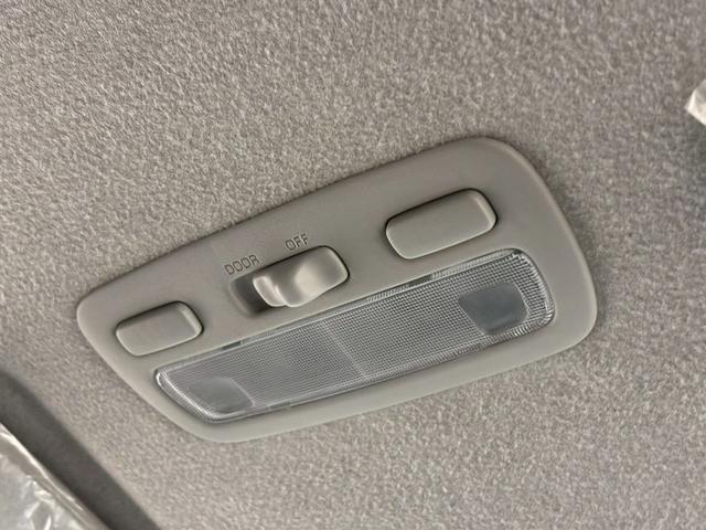 ハイエースワゴン ＧＬ　７インチナビ　パノラミックビューモニター　衝突軽減ブレーキ　車線逸脱防止　ＡＣ１００Ｖ　ＥＴＣ　オートハイビーム　スマートキー　プッシュスタート　オートエアコン　ＬＥＤヘッドライト（32枚目）