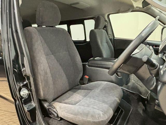 ハイエースワゴン ＧＬ　７インチナビ　パノラミックビューモニター　衝突軽減ブレーキ　車線逸脱防止　ＡＣ１００Ｖ　ＥＴＣ　オートハイビーム　スマートキー　プッシュスタート　オートエアコン　ＬＥＤヘッドライト（43枚目）