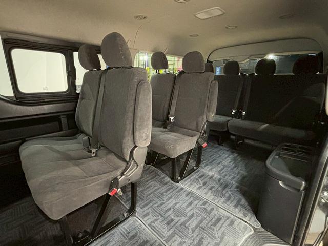 ハイエースワゴン ＧＬ　７インチナビ　パノラミックビューモニター　衝突軽減ブレーキ　車線逸脱防止　ＡＣ１００Ｖ　ＥＴＣ　オートハイビーム　スマートキー　プッシュスタート　オートエアコン　ＬＥＤヘッドライト（44枚目）