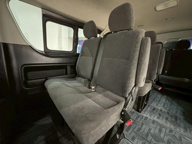 ハイエースワゴン ＧＬ　７インチナビ　パノラミックビューモニター　衝突軽減ブレーキ　車線逸脱防止　ＡＣ１００Ｖ　ＥＴＣ　オートハイビーム　スマートキー　プッシュスタート　オートエアコン　ＬＥＤヘッドライト（45枚目）