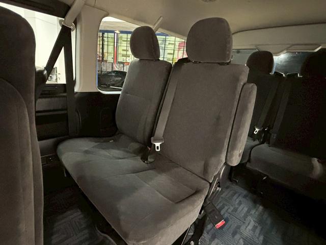 ハイエースワゴン ＧＬ　７インチナビ　パノラミックビューモニター　衝突軽減ブレーキ　車線逸脱防止　ＡＣ１００Ｖ　ＥＴＣ　オートハイビーム　スマートキー　プッシュスタート　オートエアコン　ＬＥＤヘッドライト（46枚目）