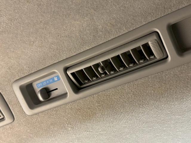 ハイエースワゴン ＧＬ　７インチナビ　パノラミックビューモニター　衝突軽減ブレーキ　車線逸脱防止　ＡＣ１００Ｖ　ＥＴＣ　オートハイビーム　スマートキー　プッシュスタート　オートエアコン　ＬＥＤヘッドライト（56枚目）