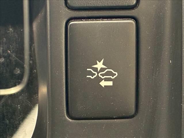 ハイエースバン スーパーＧＬダークプライム２　７インチナビ　デジタルインナーミラー　衝突軽減ブレーキ　車線逸脱防止　ＡＣ１００Ｖ　ＬＥＤヘッドライト　助手席エアバック　オートハイビーム　スマートキー　プッシュスタート　オートライト（6枚目）