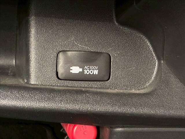 ハイエースバン スーパーＧＬダークプライム２　７インチナビ　デジタルインナーミラー　衝突軽減ブレーキ　車線逸脱防止　ＡＣ１００Ｖ　ＬＥＤヘッドライト　助手席エアバック　オートハイビーム　スマートキー　プッシュスタート　オートライト（8枚目）