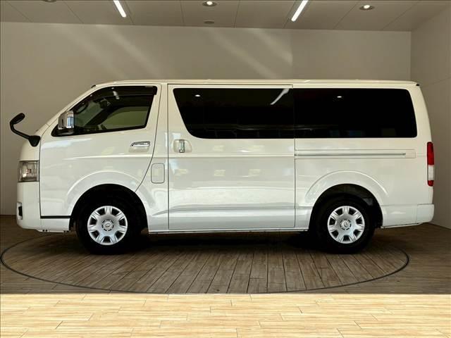 ハイエースバン スーパーＧＬダークプライム２　７インチナビ　デジタルインナーミラー　衝突軽減ブレーキ　車線逸脱防止　ＡＣ１００Ｖ　ＬＥＤヘッドライト　助手席エアバック　オートハイビーム　スマートキー　プッシュスタート　オートライト（15枚目）
