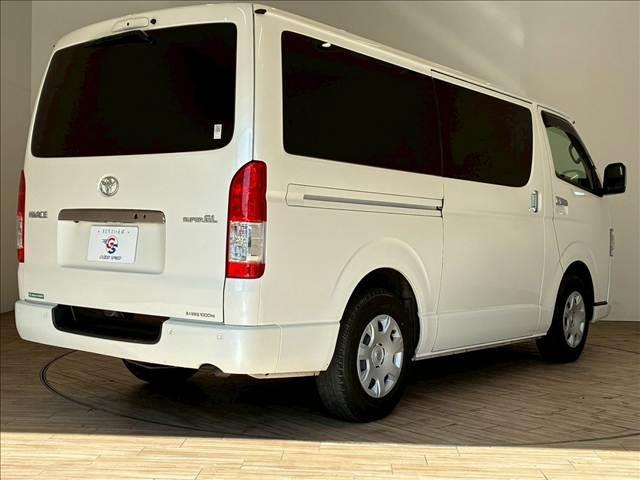 ハイエースバン スーパーＧＬダークプライム２　７インチナビ　デジタルインナーミラー　衝突軽減ブレーキ　車線逸脱防止　ＡＣ１００Ｖ　ＬＥＤヘッドライト　助手席エアバック　オートハイビーム　スマートキー　プッシュスタート　オートライト（16枚目）
