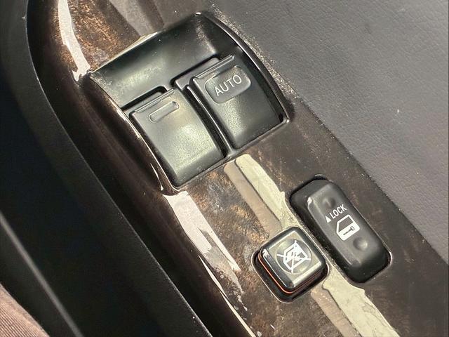 ハイエースバン スーパーＧＬダークプライム２　７インチナビ　デジタルインナーミラー　衝突軽減ブレーキ　車線逸脱防止　ＡＣ１００Ｖ　ＬＥＤヘッドライト　助手席エアバック　オートハイビーム　スマートキー　プッシュスタート　オートライト（21枚目）