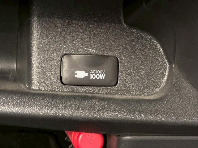 ハイエースバン スーパーＧＬダークプライム２　７インチナビ　デジタルインナーミラー　衝突軽減ブレーキ　車線逸脱防止　ＡＣ１００Ｖ　ＬＥＤヘッドライト　助手席エアバック　オートハイビーム　スマートキー　プッシュスタート　オートライト（26枚目）