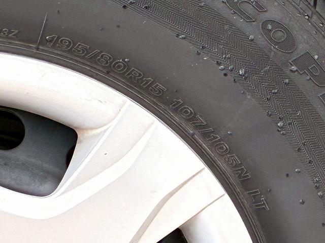 ハイエースバン スーパーＧＬダークプライム２　７インチナビ　デジタルインナーミラー　衝突軽減ブレーキ　車線逸脱防止　ＡＣ１００Ｖ　ＬＥＤヘッドライト　助手席エアバック　オートハイビーム　スマートキー　プッシュスタート　オートライト（64枚目）