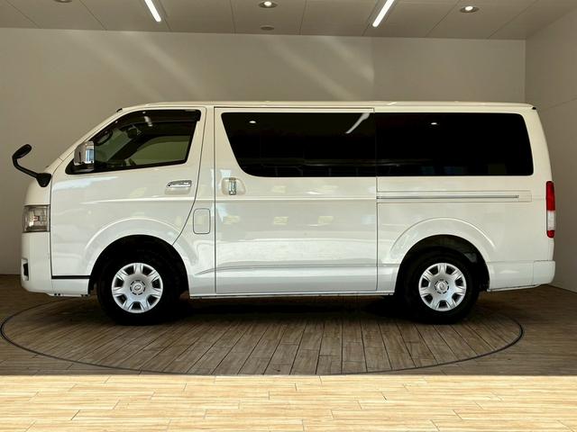 ハイエースバン スーパーＧＬダークプライム２　７インチナビ　デジタルインナーミラー　衝突軽減ブレーキ　車線逸脱防止　ＡＣ１００Ｖ　ＬＥＤヘッドライト　助手席エアバック　オートハイビーム　スマートキー　プッシュスタート　オートライト（69枚目）