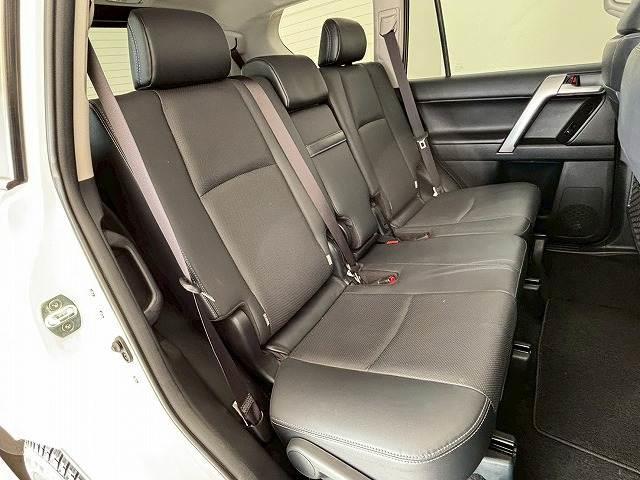 ランドクルーザープラド TX“Lパッケージ” 純正マルチナビ パノラミックビューモニター サンルーフ ルーフレール 7人乗り ブラックレザーシート レーダークルーズ車線逸脱防止 衝突軽減ブレーキ クリアランスソナー シートヒーター シートクーラー(10枚目)