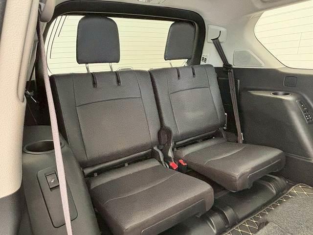 ランドクルーザープラド TX“Lパッケージ” 純正マルチナビ パノラミックビューモニター サンルーフ ルーフレール 7人乗り ブラックレザーシート レーダークルーズ車線逸脱防止 衝突軽減ブレーキ クリアランスソナー シートヒーター シートクーラー(11枚目)